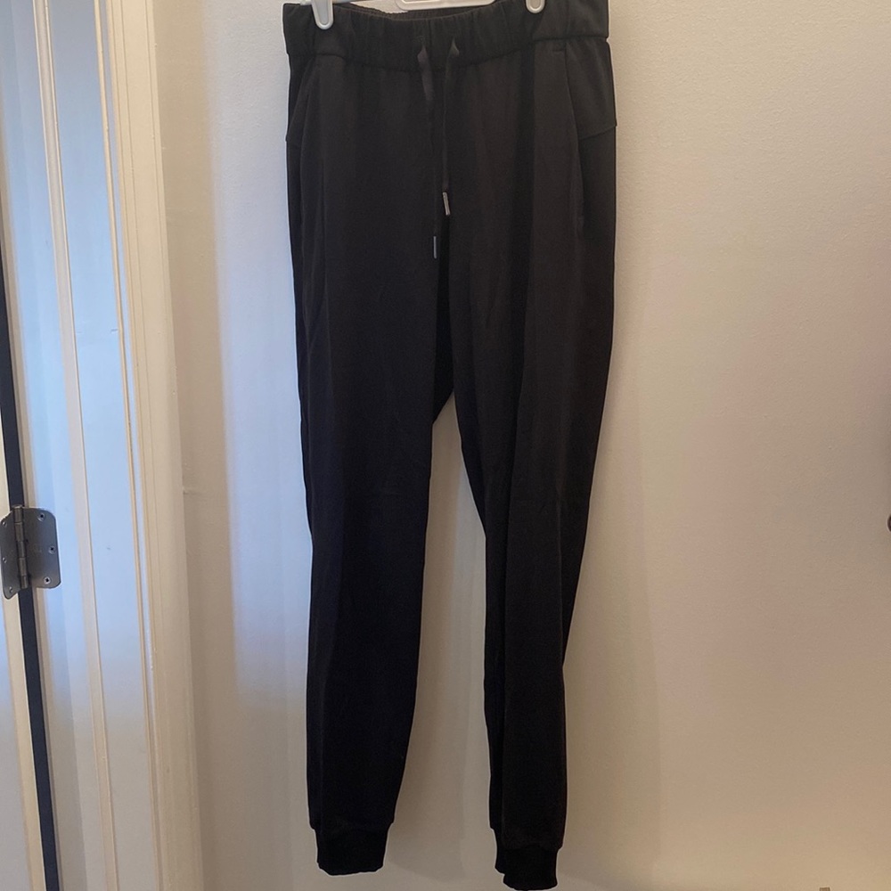 Lululemon black ‘on the fly’ joggers size 2